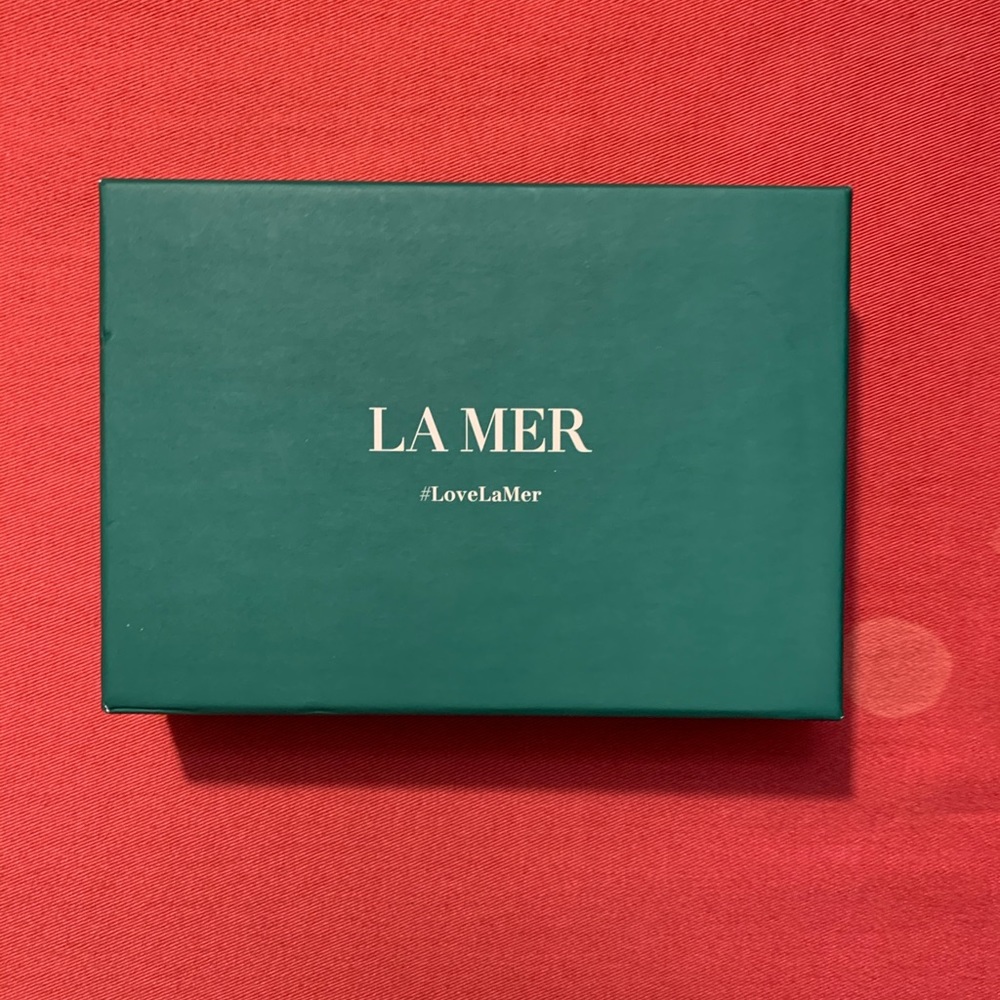 Empty la mer container with box